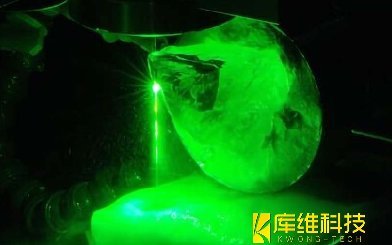 光學玻璃加工:水導激光如何實現(xiàn)亞微米級裂紋控制?